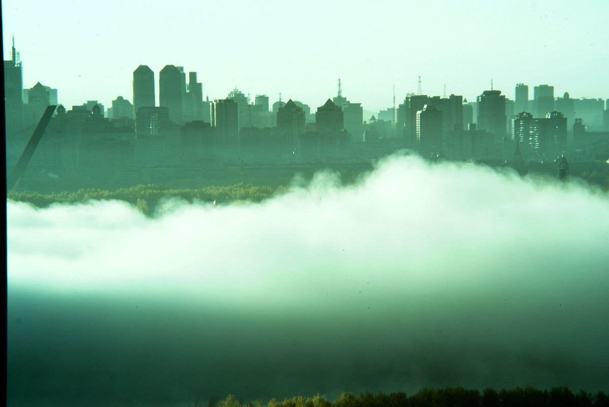 松花江畔的晨雾