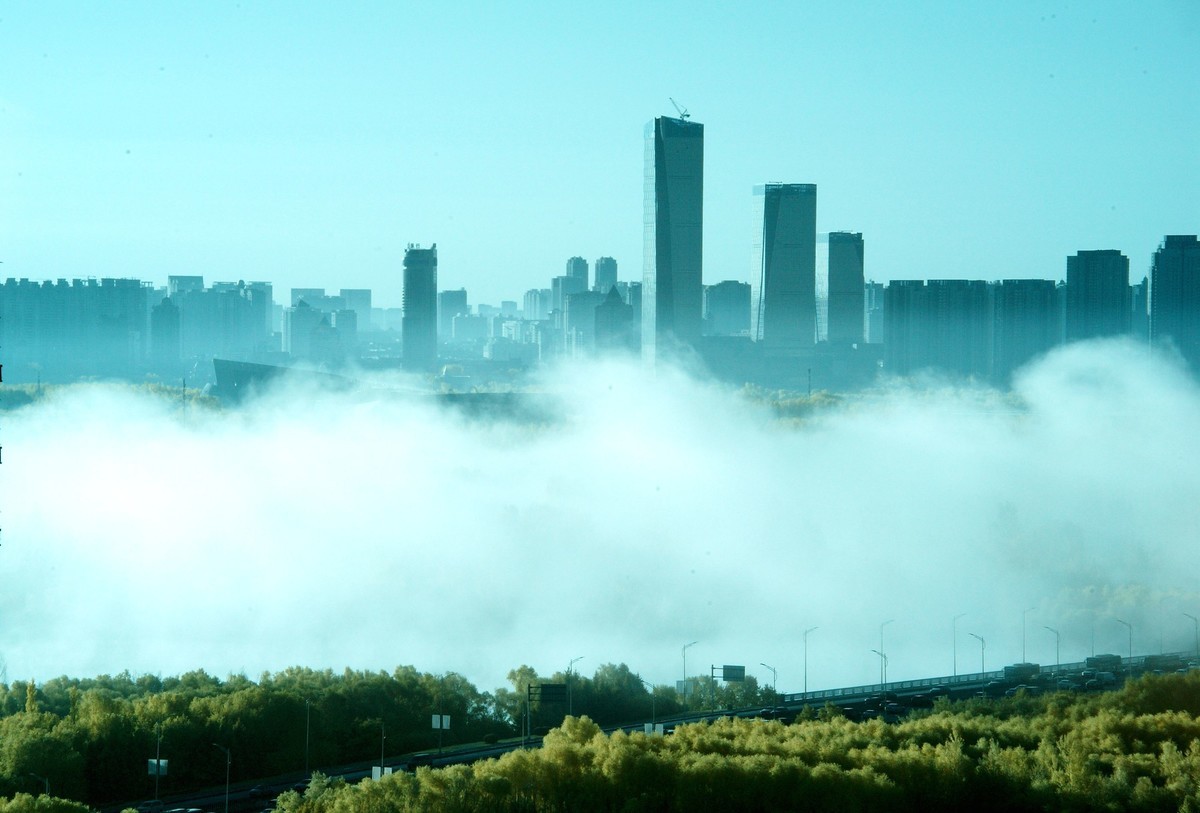 松花江畔的晨雾