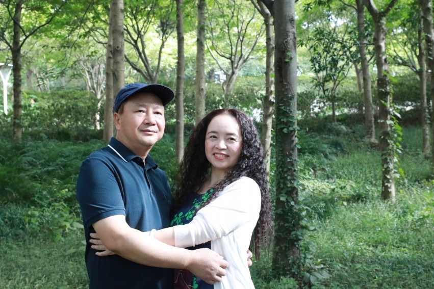 上海大宁公园夫妻俩，难忘的一天