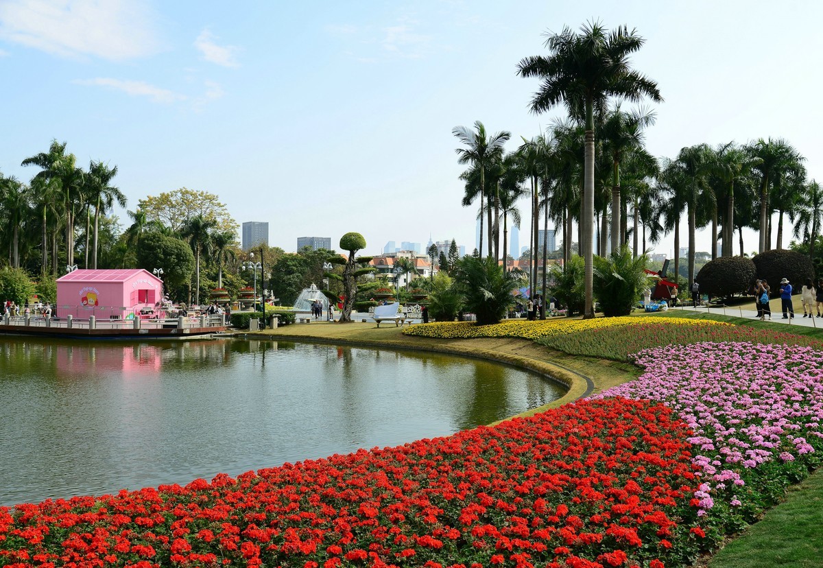 继续在云台花园里采花。