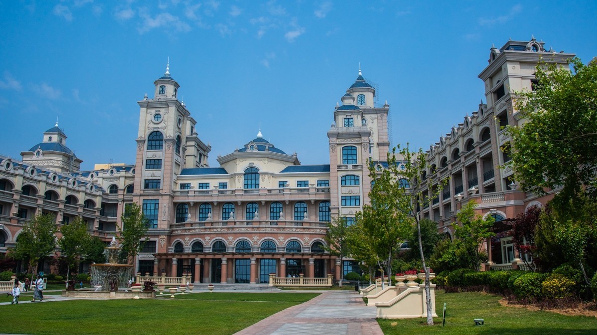 金 石 滩 鲁 能 希 尔 顿 度 假 酒 店 （ 二 ）