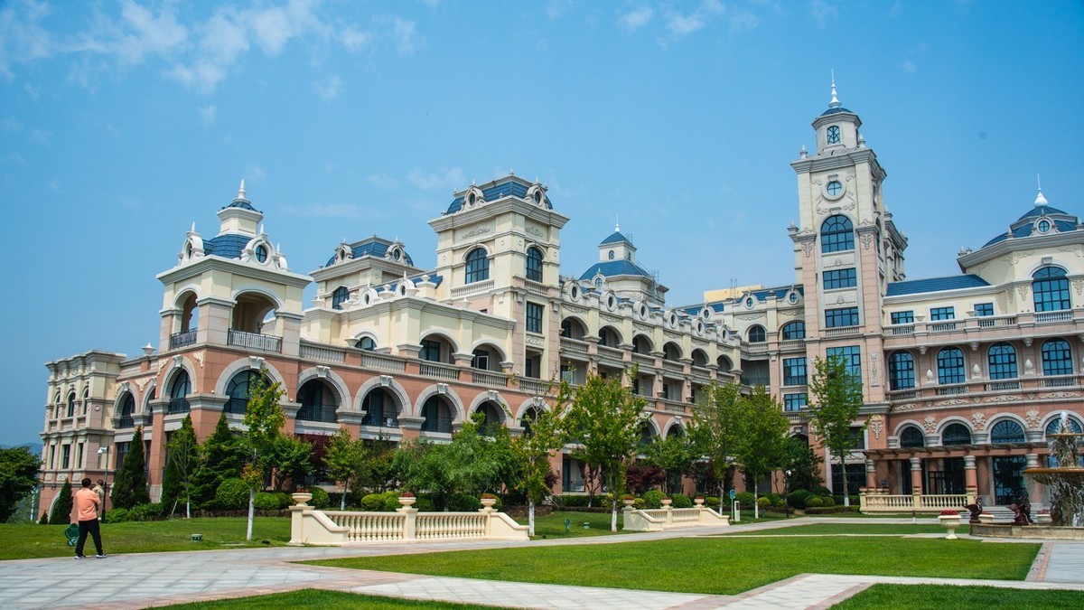 金 石 滩 鲁 能 希 尔 顿 度 假 酒 店 （ 二 ）