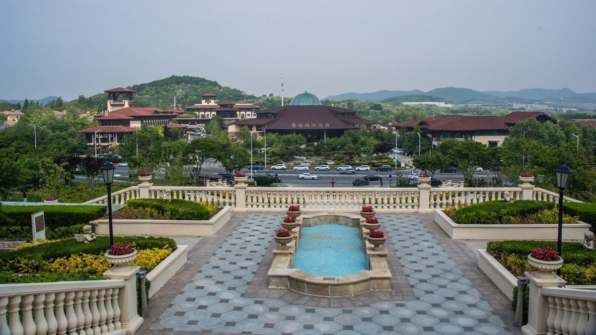 金 石 滩 鲁 能 希 尔 顿 度 假 酒 店 （ 二 ）