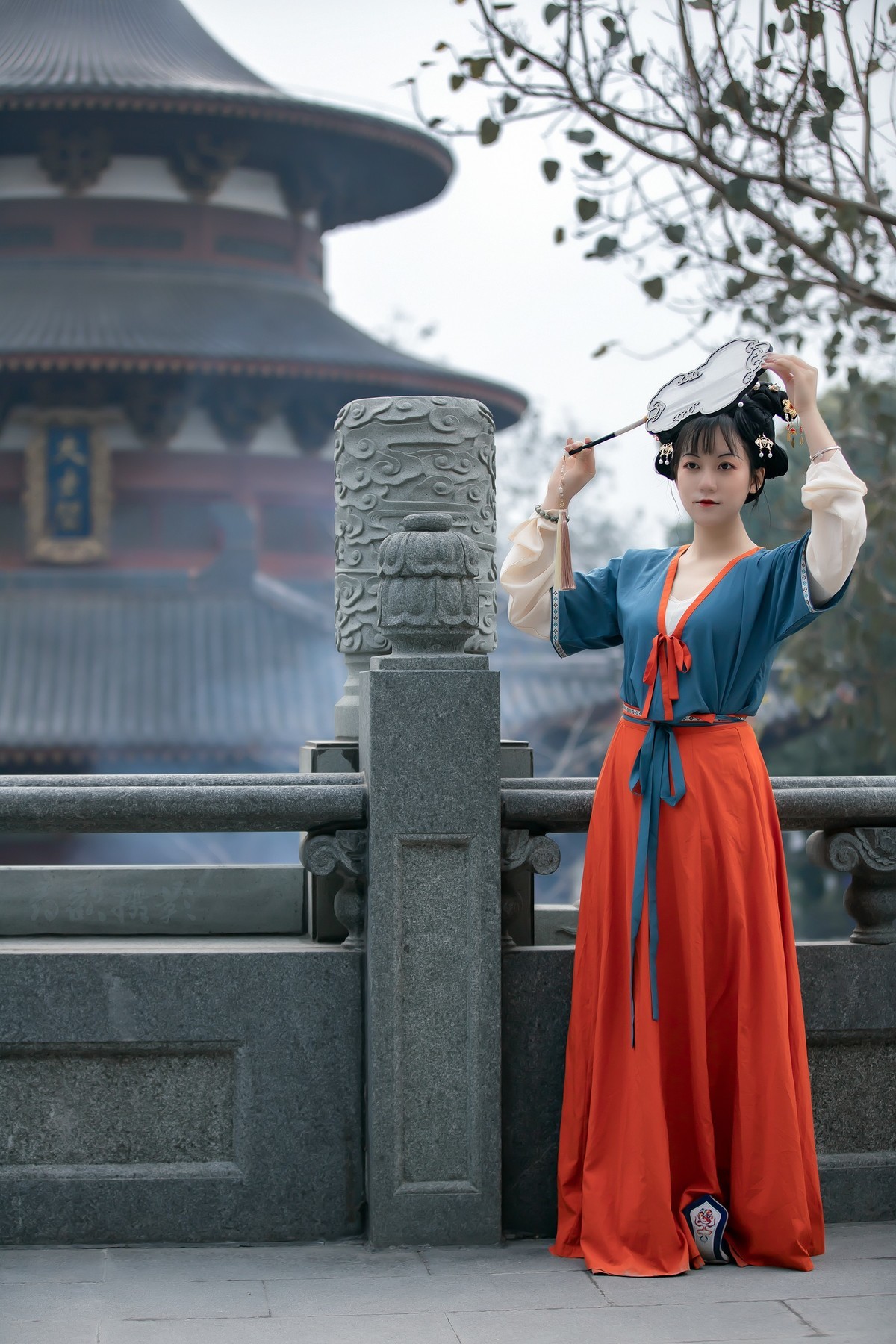 古木无人径,深山何处钟.