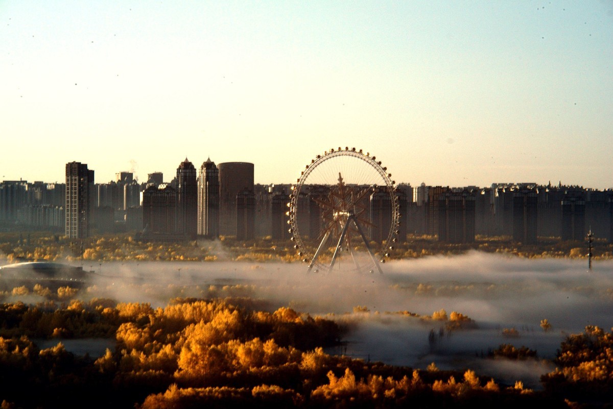 松花江畔的晨雾