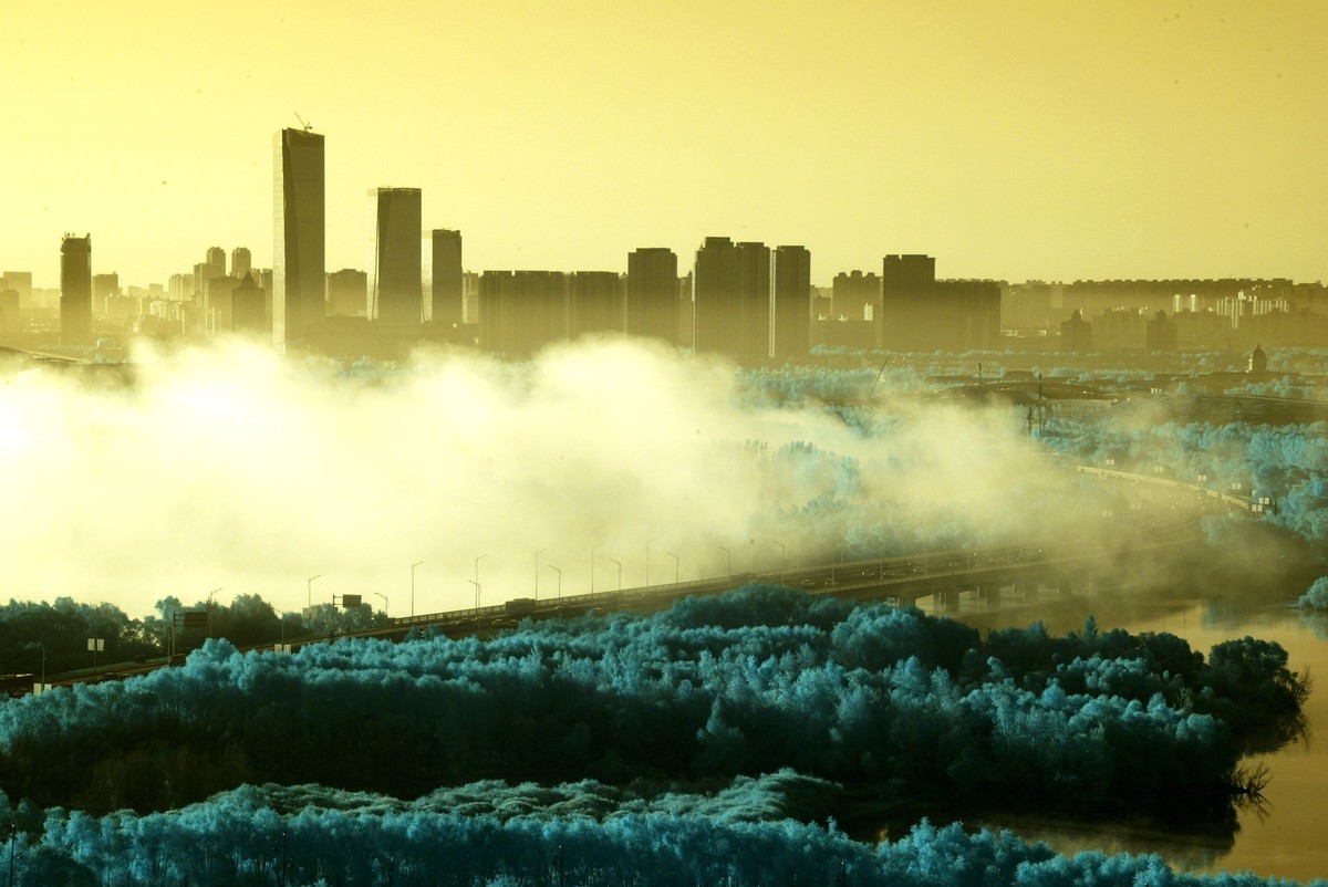 松花江畔的晨雾