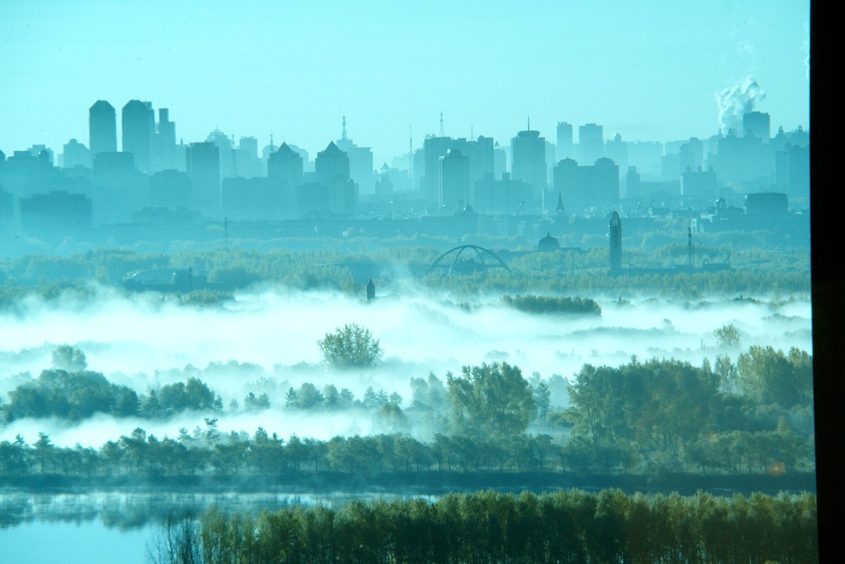 松花江畔的晨雾