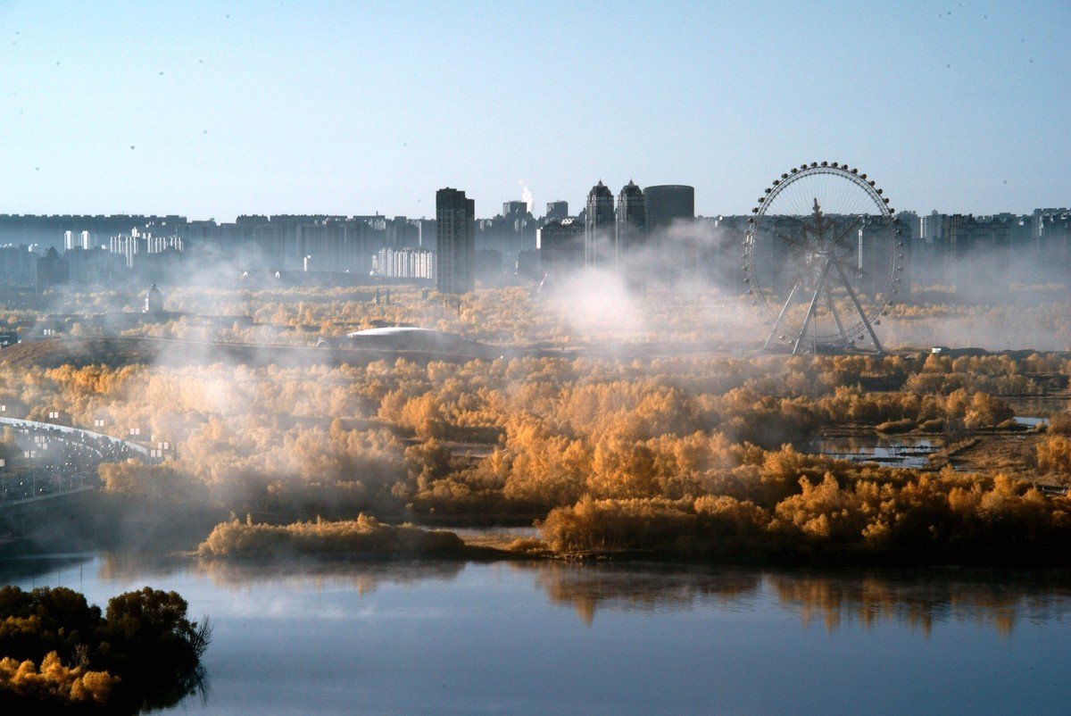 松花江畔的晨雾