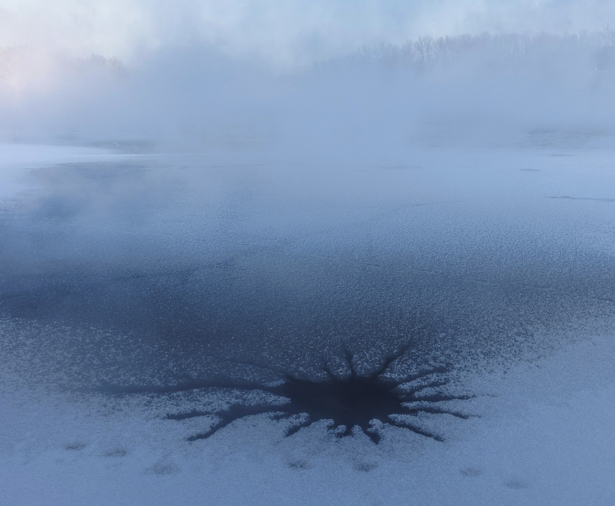 深冬工厂的早晨