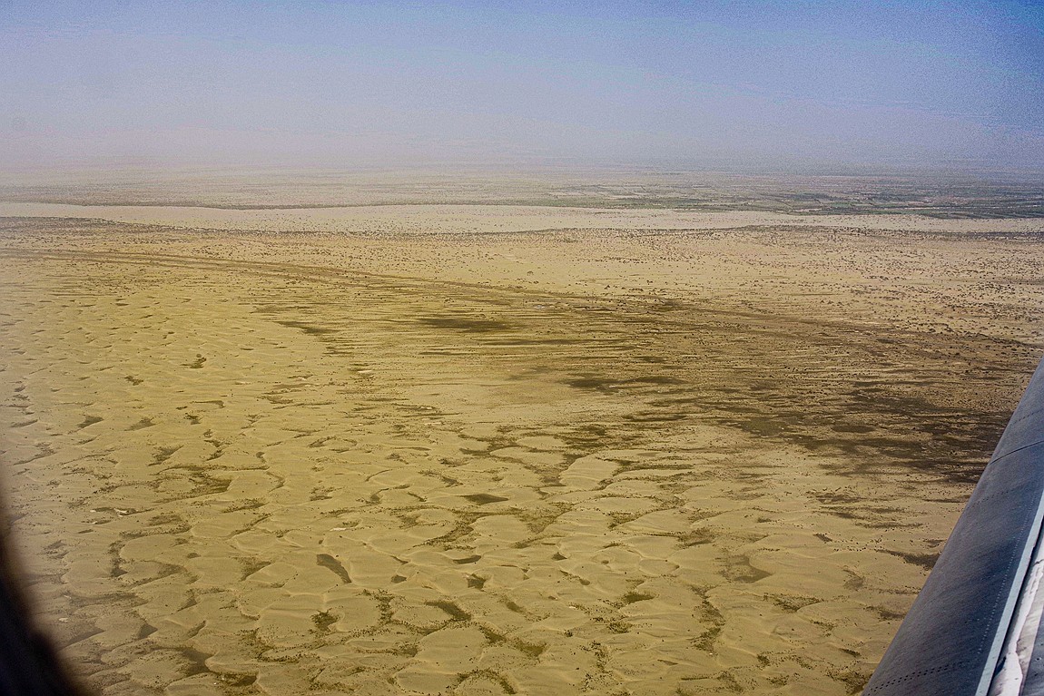 从库尔勒经塔里木到伊宁【2】俯瞰沙漠中的城市.公路
