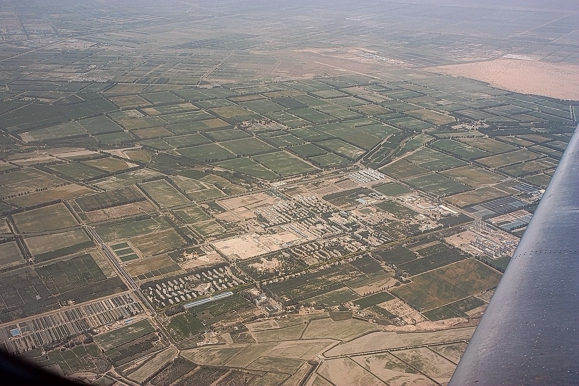 从库尔勒经塔里木到伊宁【2】俯瞰沙漠中的城市.公路