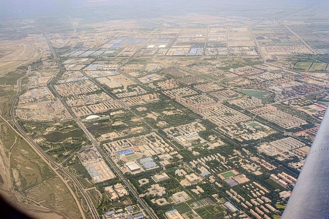 从库尔勒经塔里木到伊宁【2】俯瞰沙漠中的城市.公路