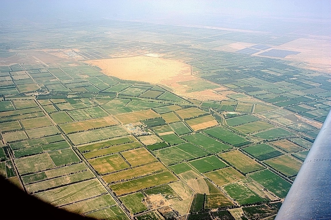 从库尔勒经塔里木到伊宁【2】俯瞰沙漠中的城市.公路