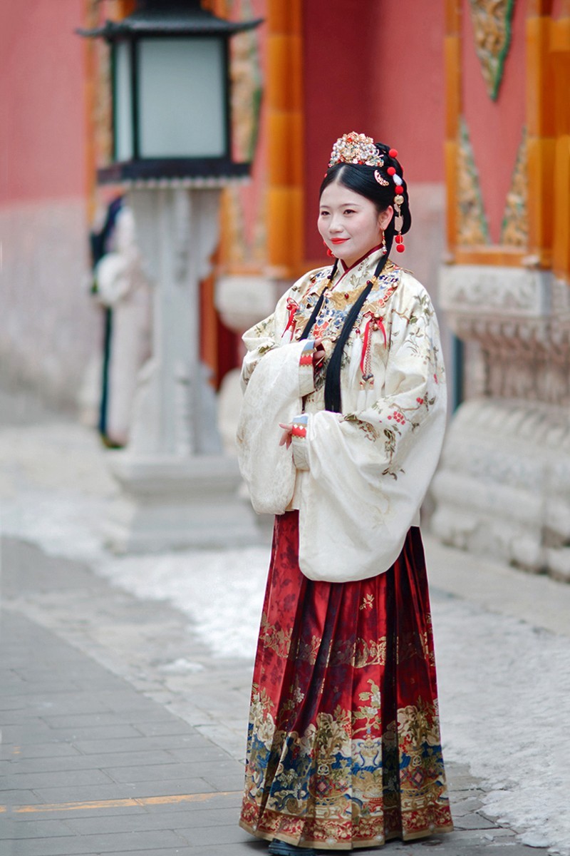 展现自身古装的形象