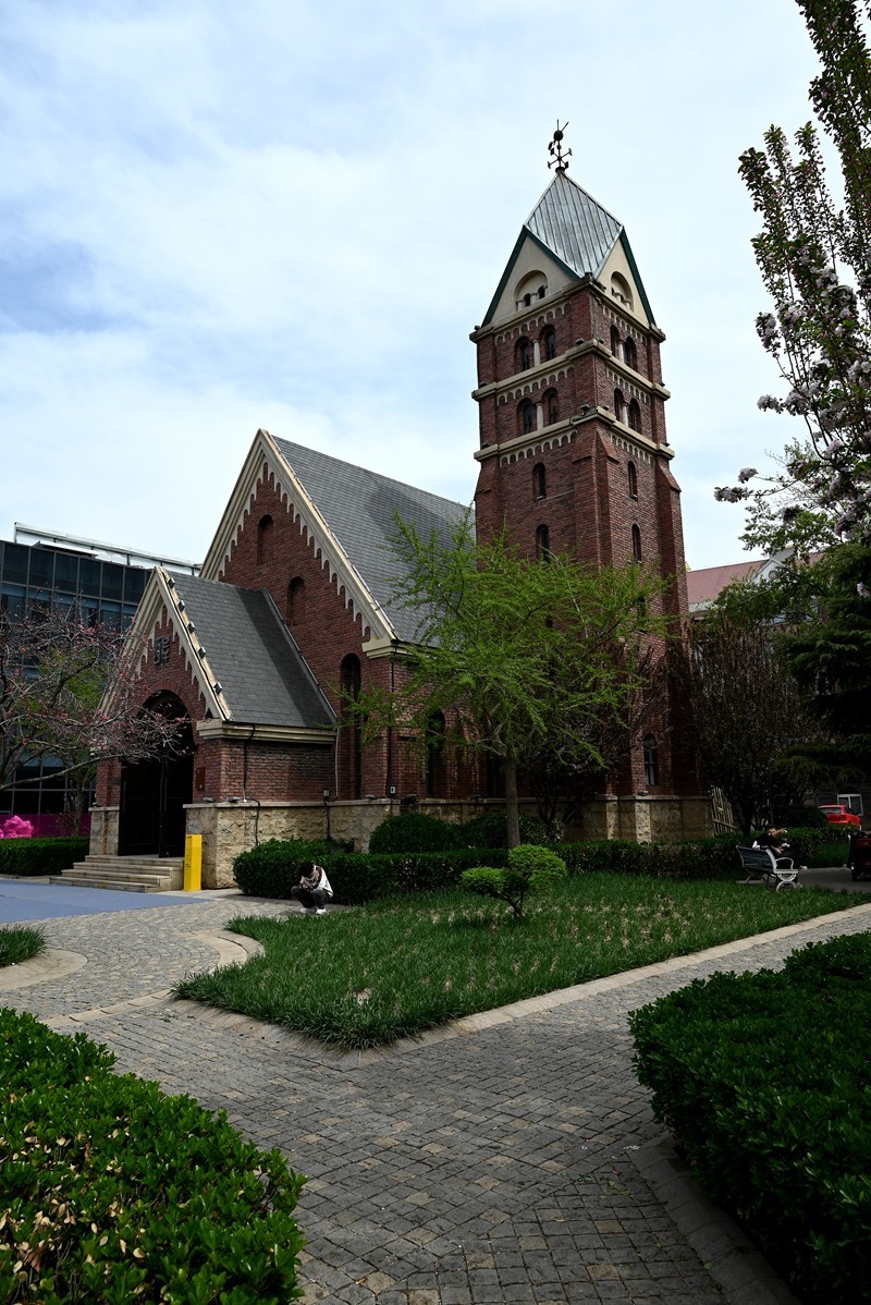 海棠时节的教堂---------------向家乡的朋友们问好