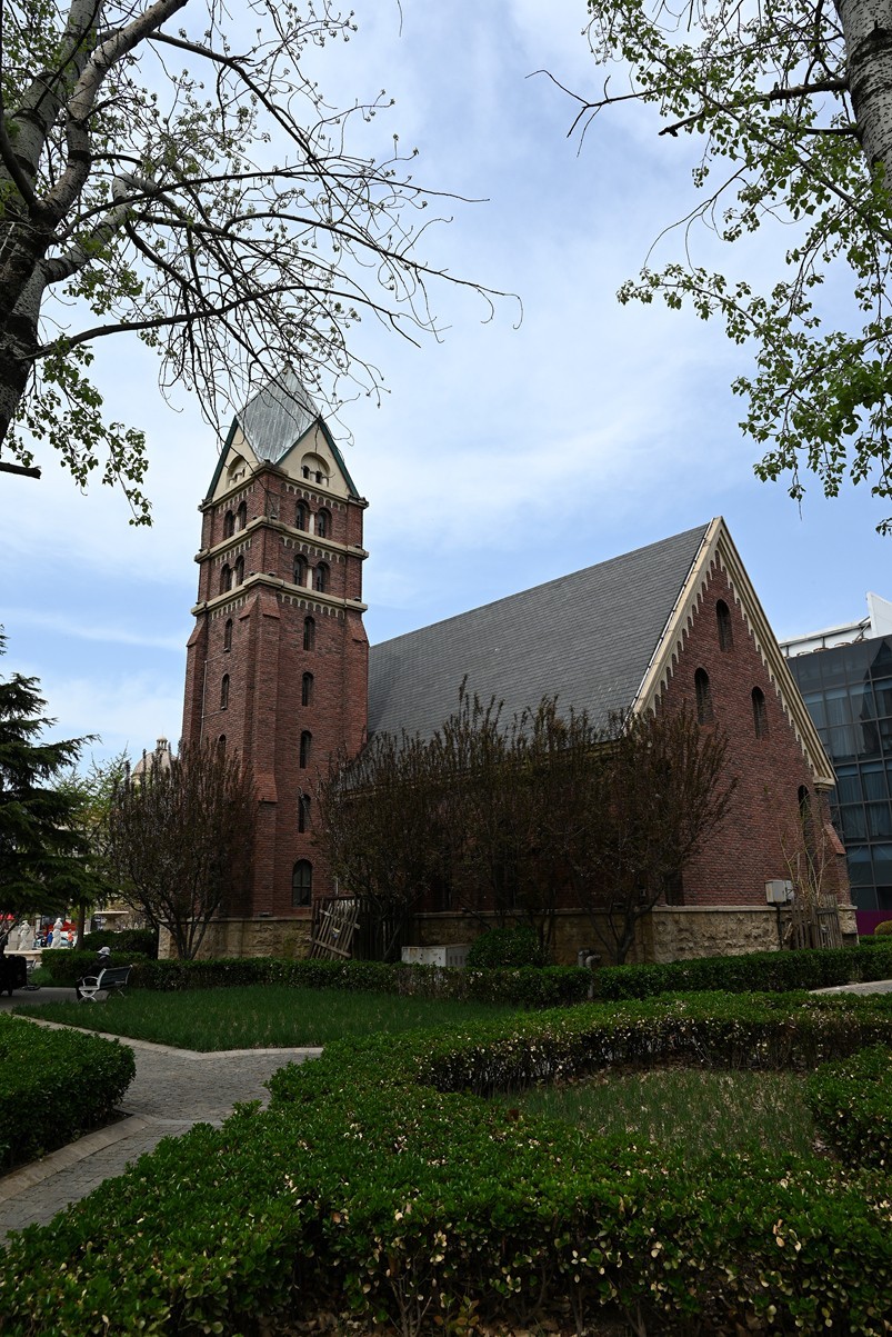 海棠时节的教堂---------------向家乡的朋友们问好