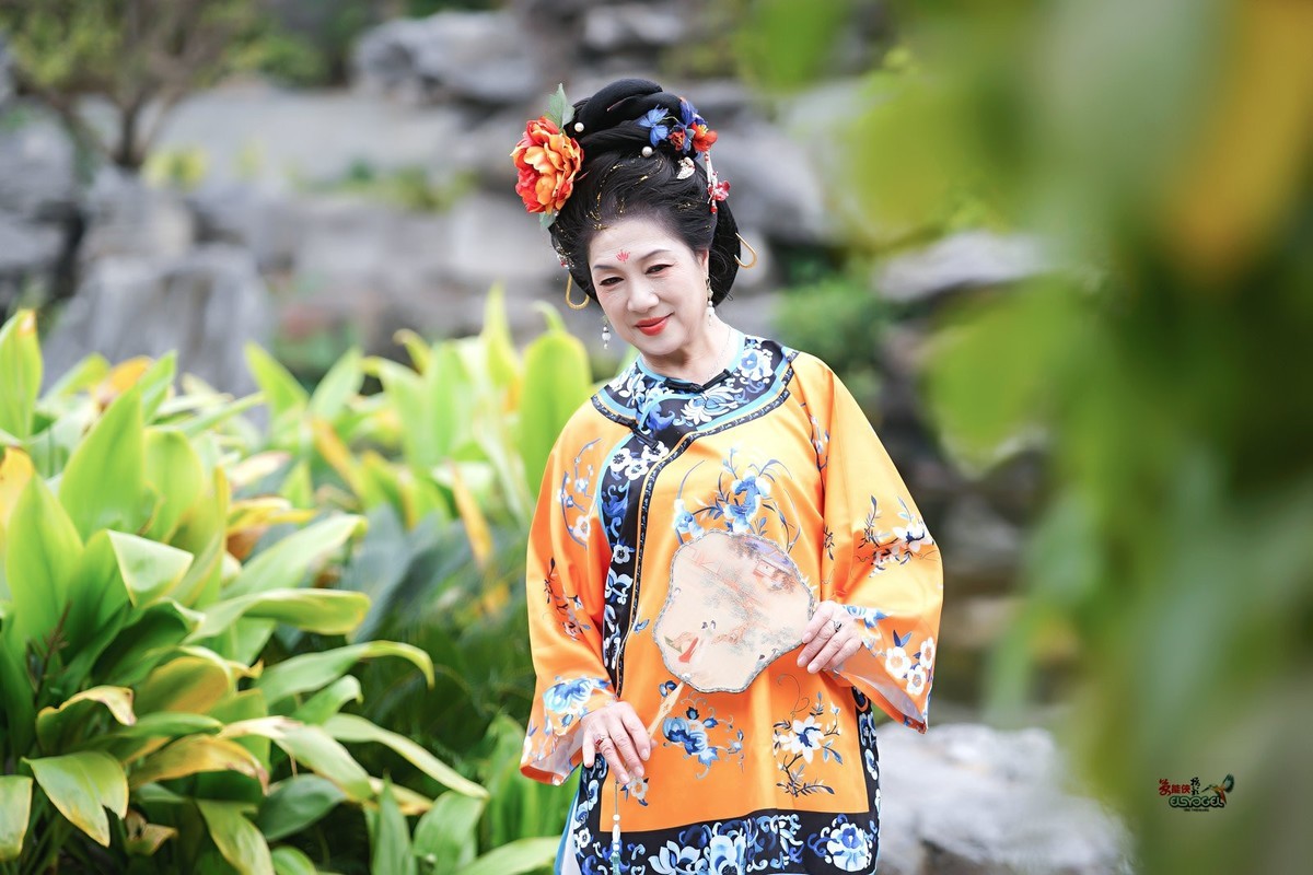 【后花园清汉美女】---丽英