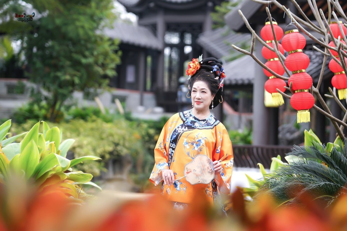 【后花园清汉美女】---丽英