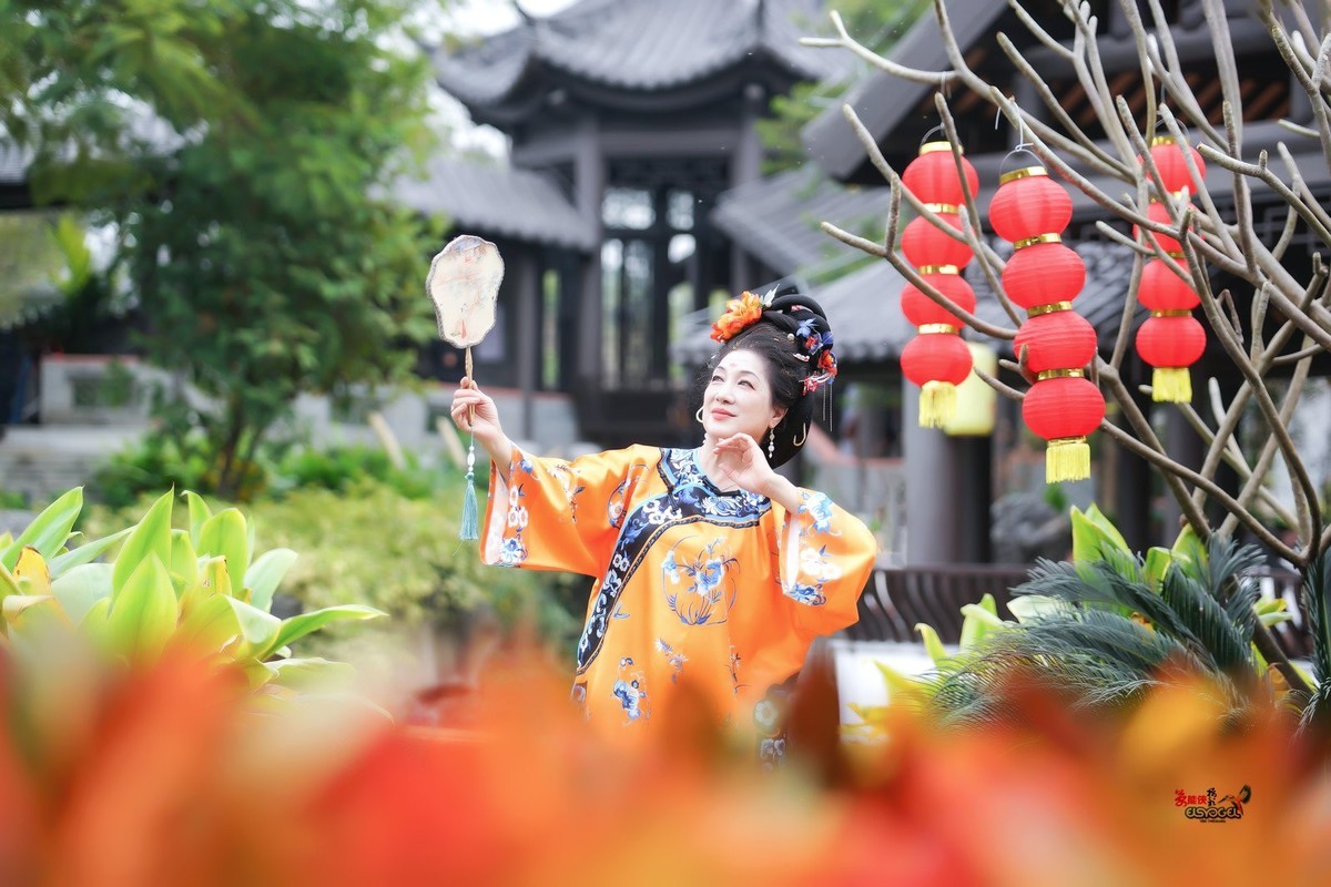 【后花园清汉美女】---丽英