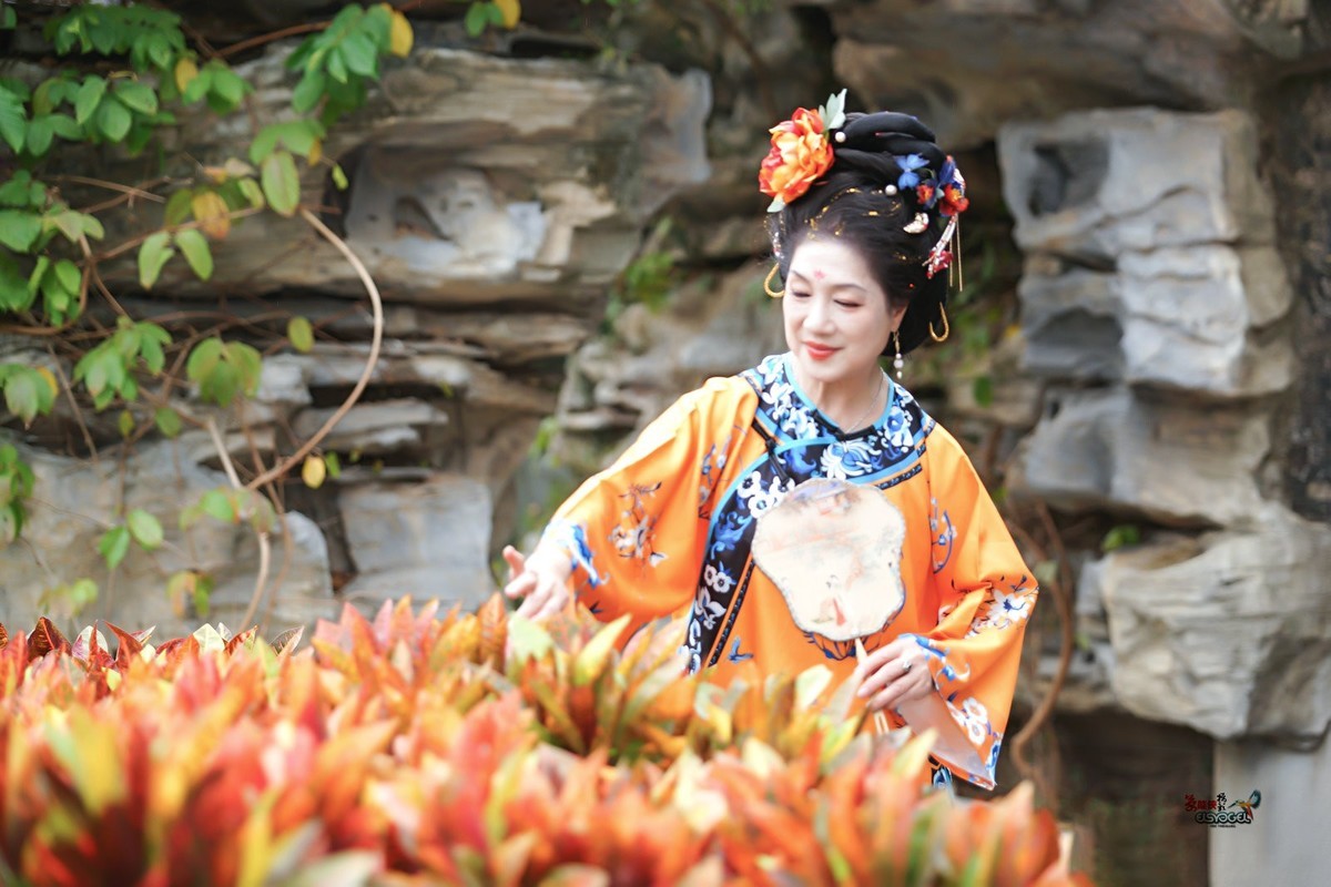 【后花园清汉美女】---丽英