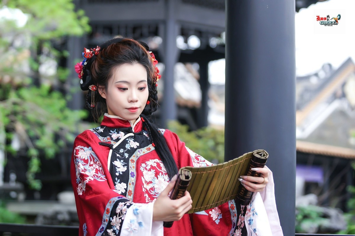 【红衣清汉少女】---芯妍