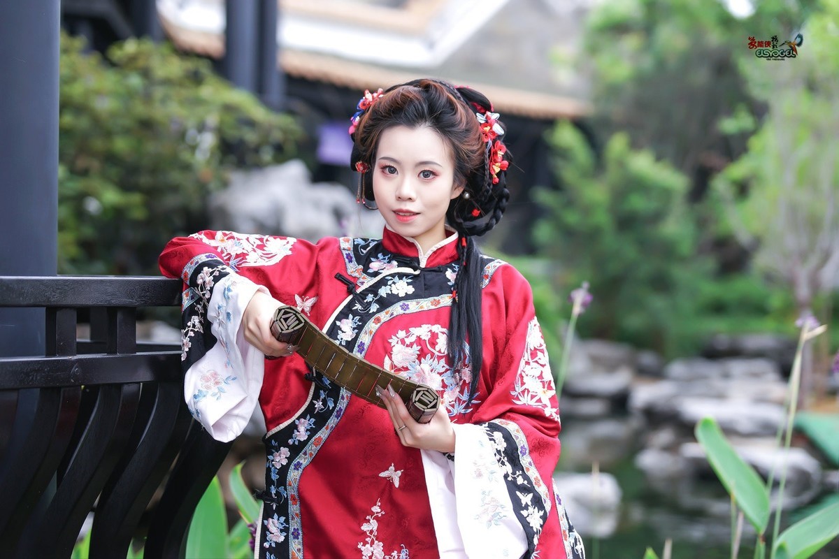 【红衣清汉少女】---芯妍