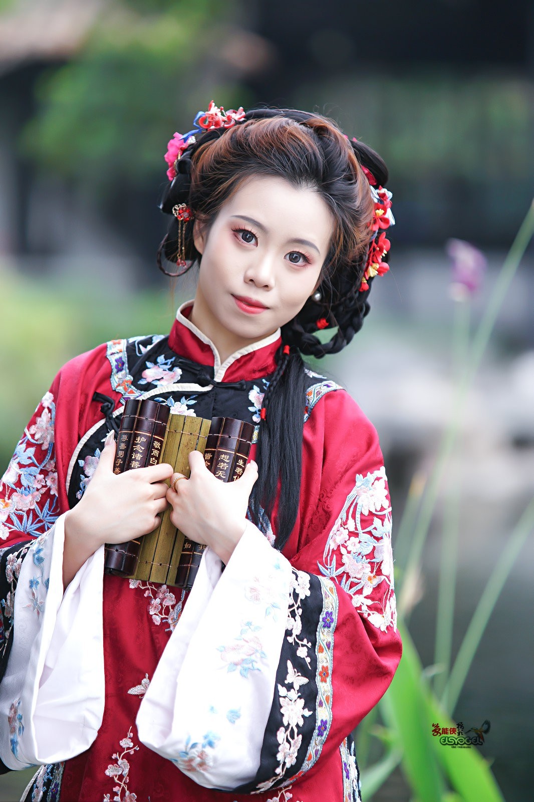 【红衣清汉少女】---芯妍