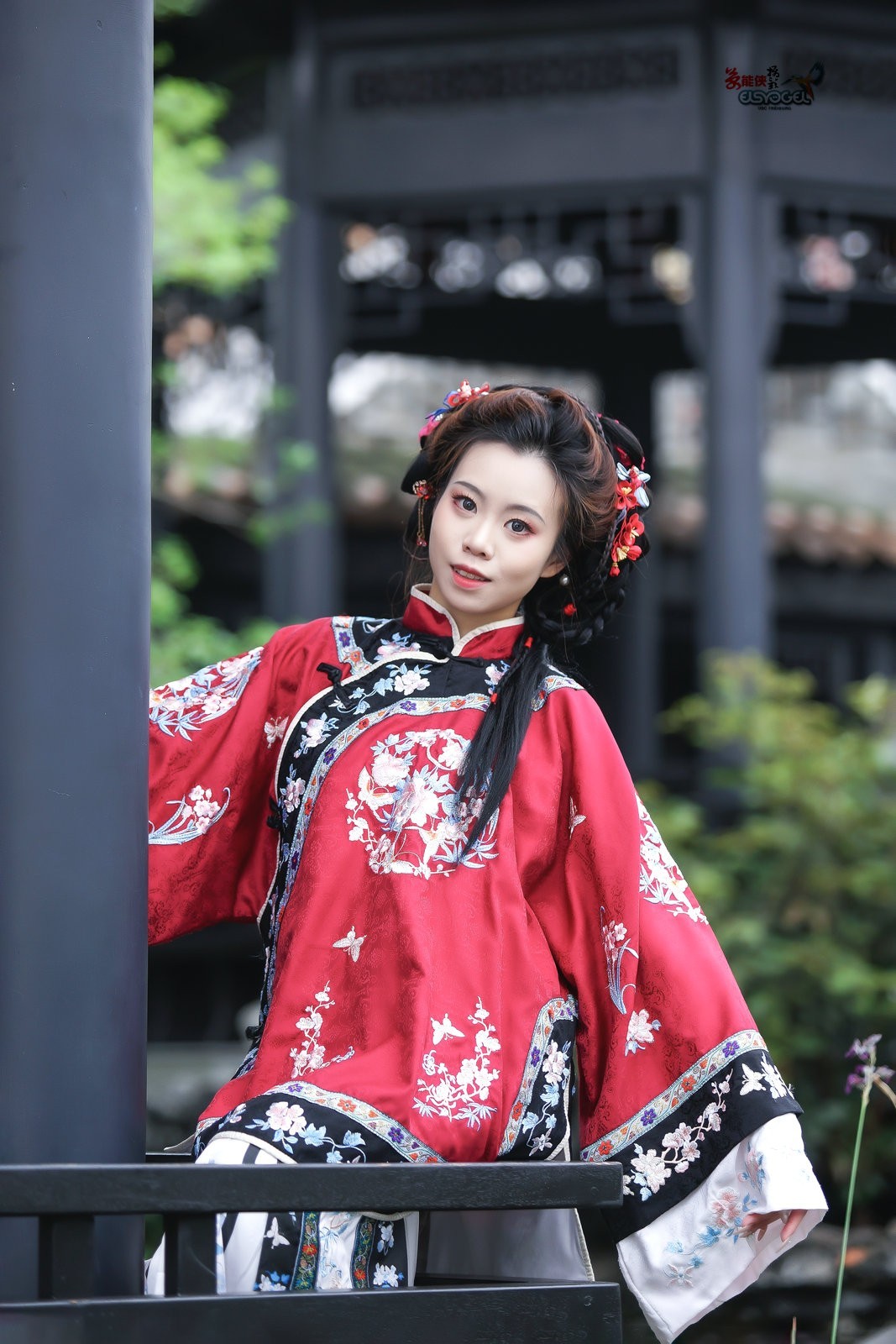 【红衣清汉少女】---芯妍