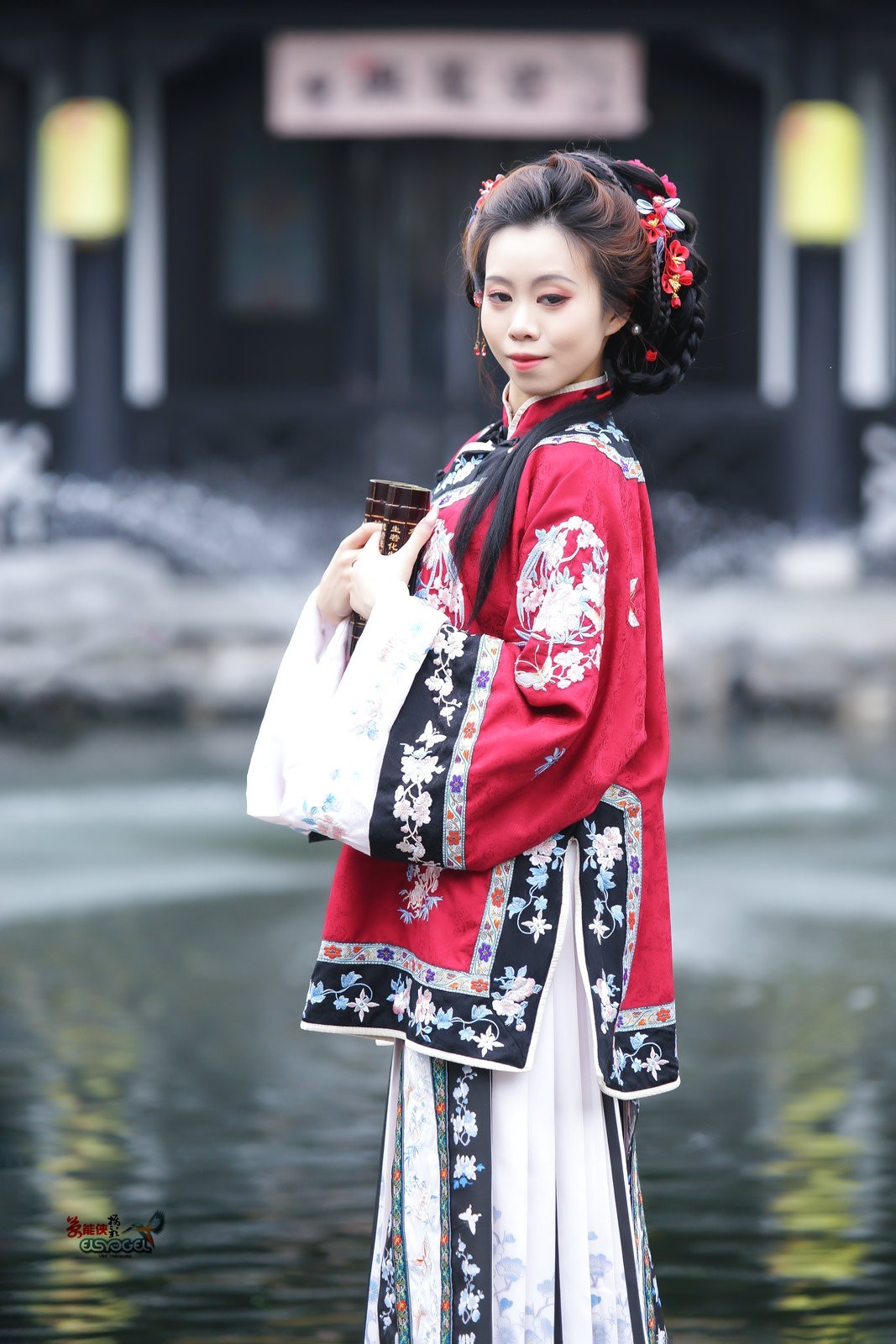 【红衣清汉少女】---芯妍