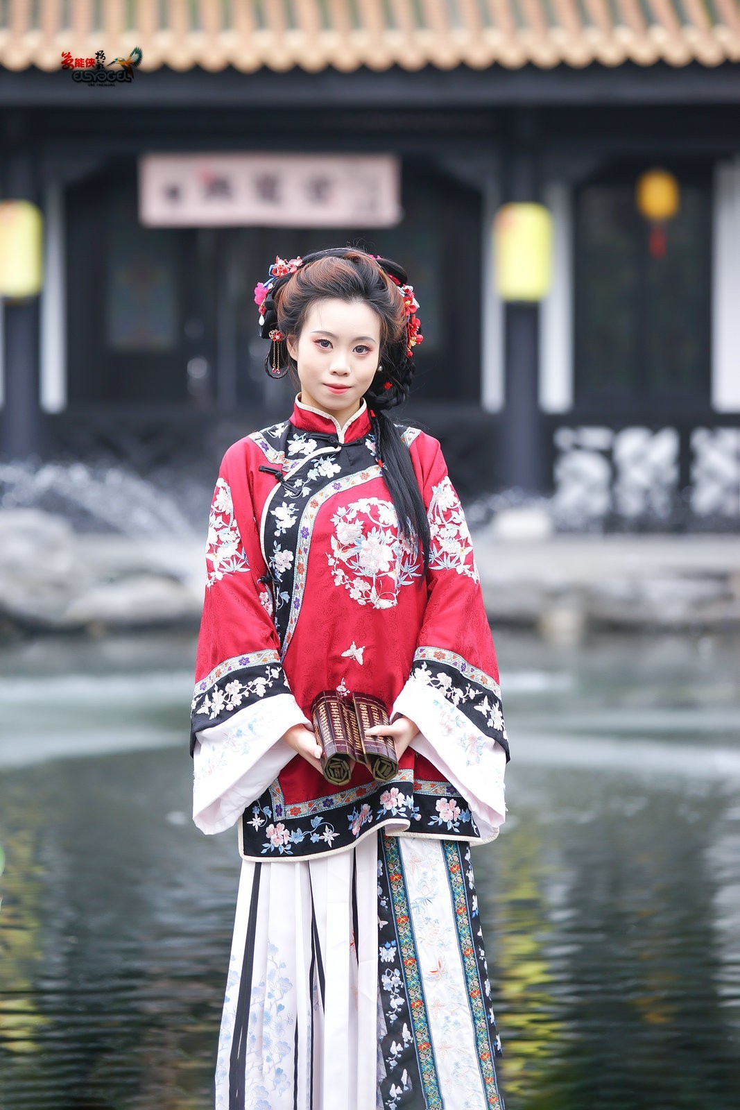 【红衣清汉少女】---芯妍