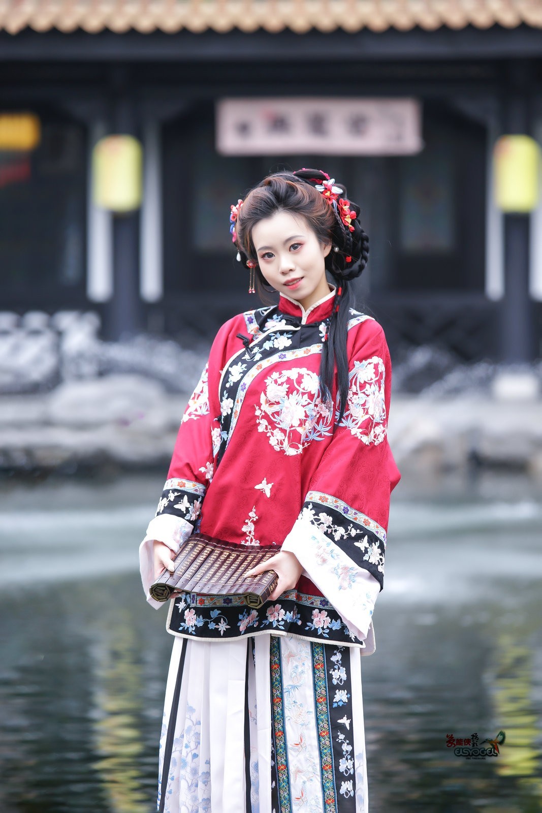 【红衣清汉少女】---芯妍