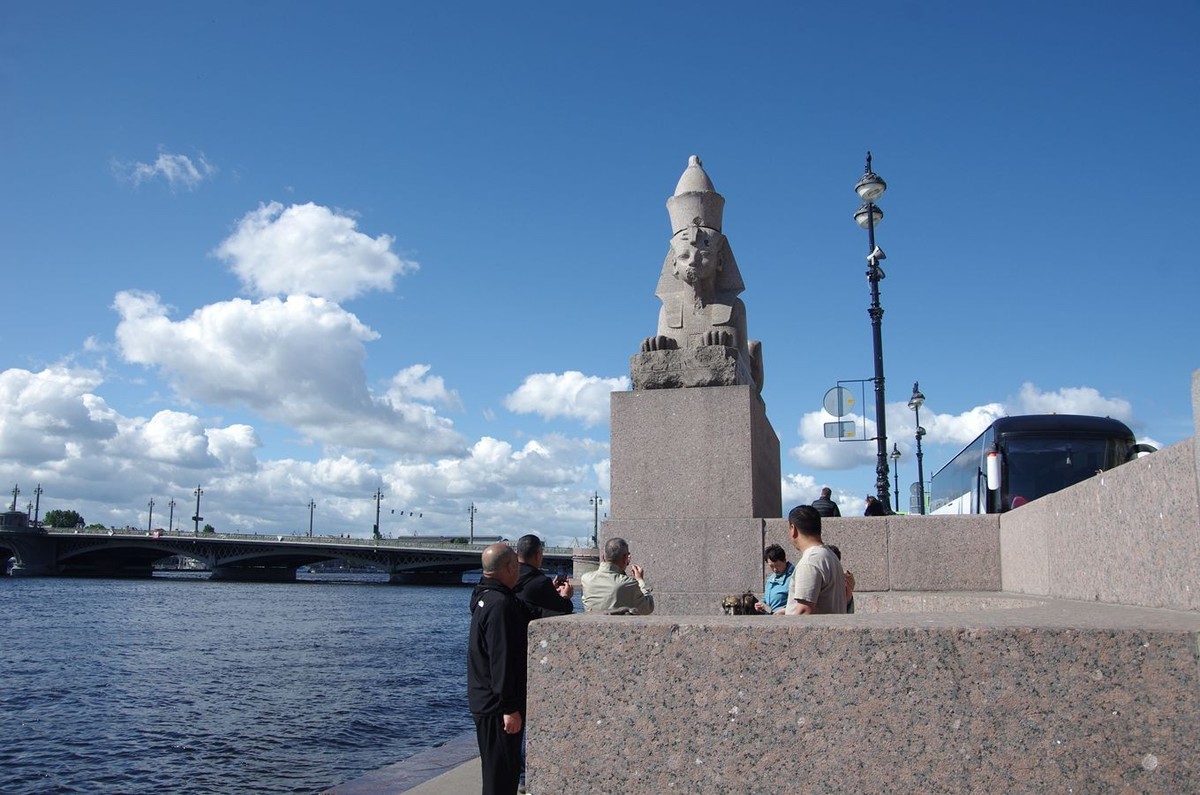 涅瓦河畔狮身人面像