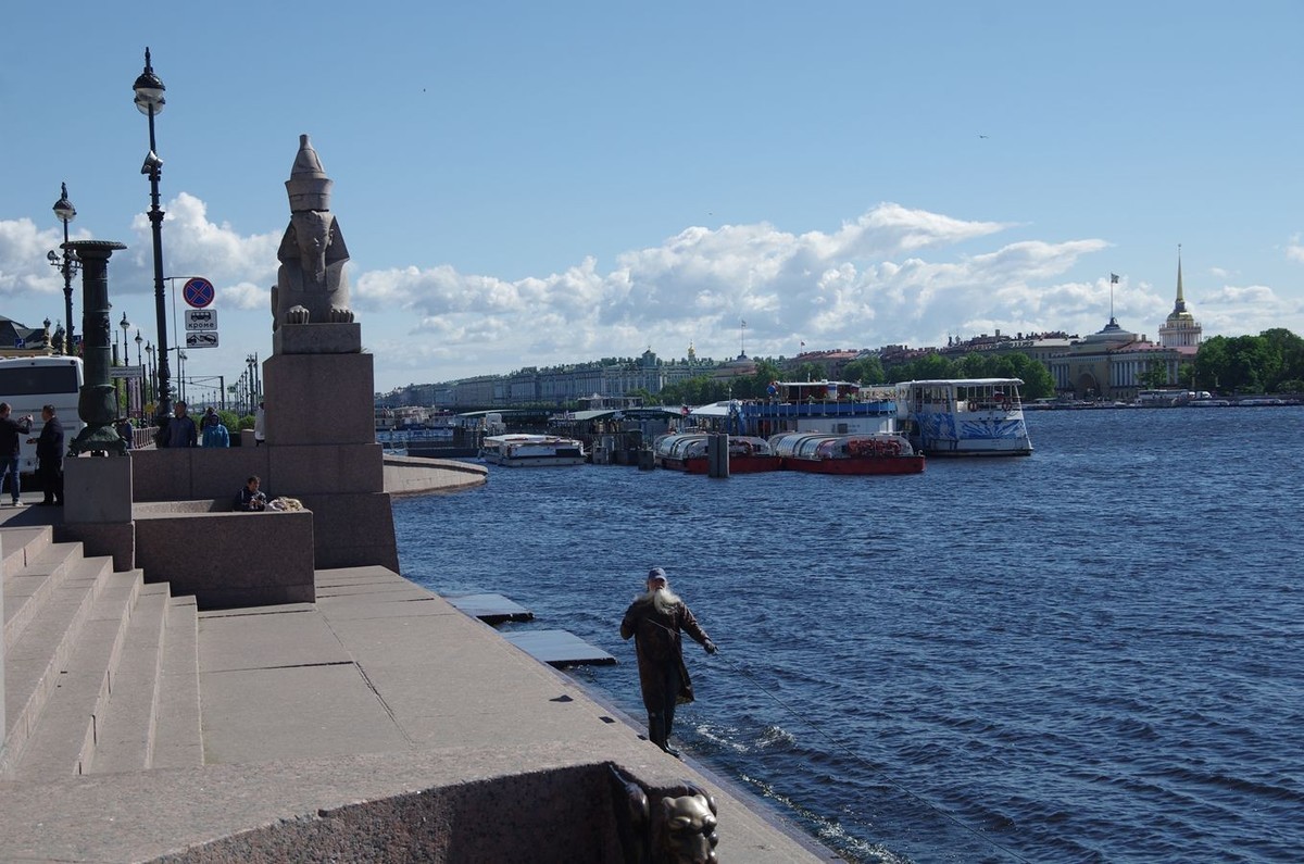 涅瓦河畔狮身人面像