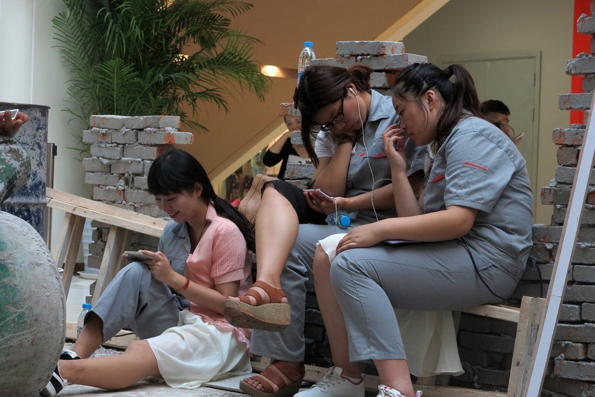 行为艺术（二）-刷手机