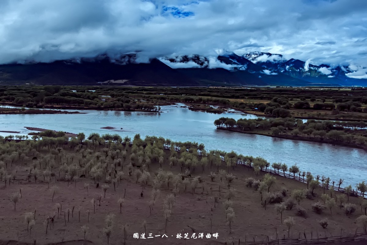 国道三一八 · 林芝尼洋曲畔