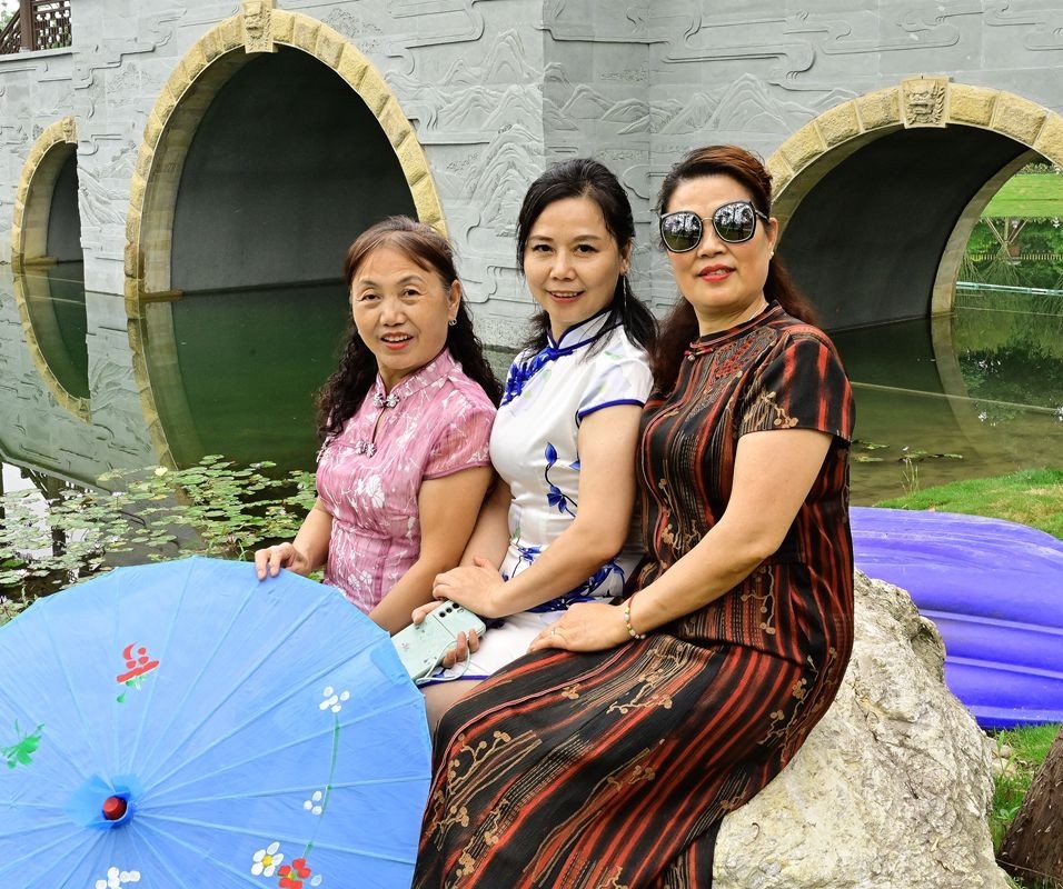 [ 成 都 易 园 ] { 41 }