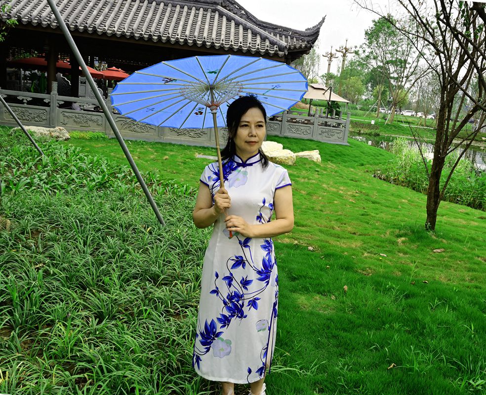 [ 成 都 易 园 ] { 41 }