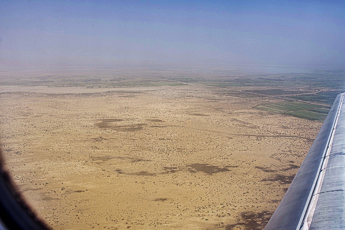 从库尔勒经塔里木到伊宁【2】俯瞰沙漠中的城市.公路