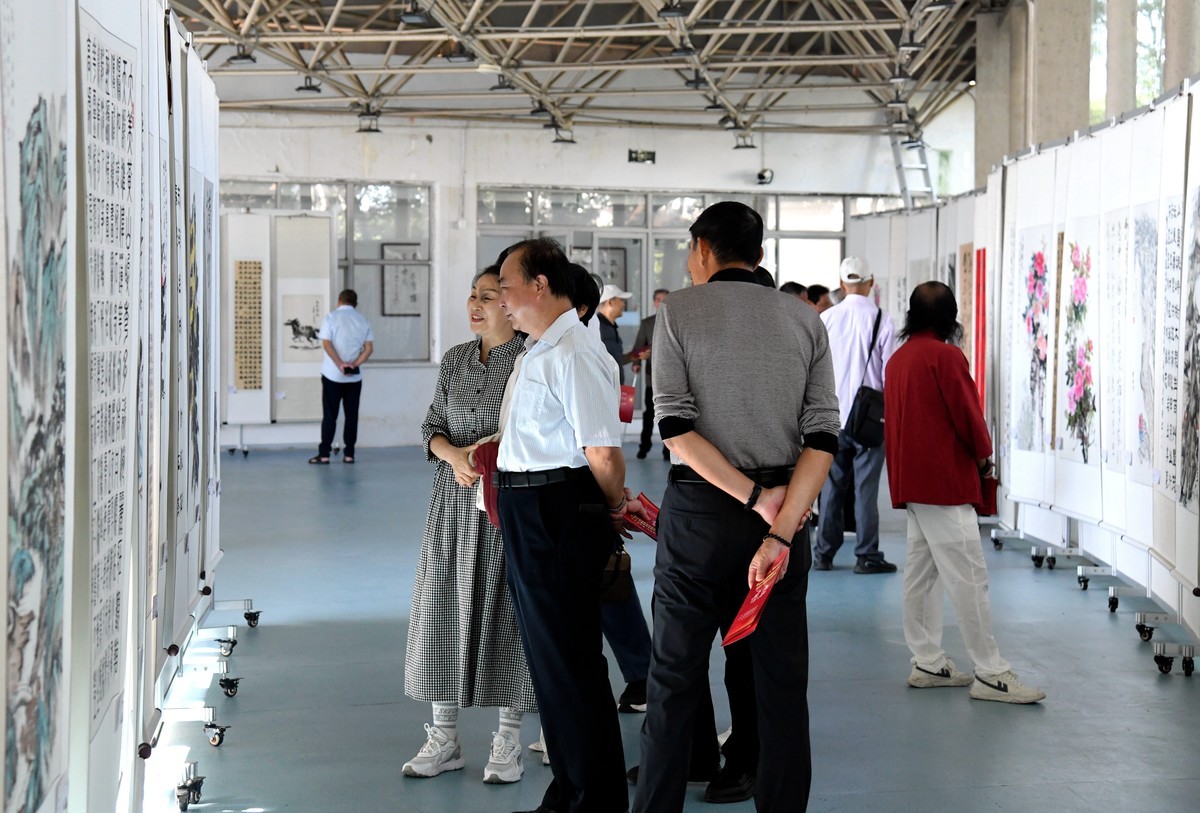 老人们的书画展