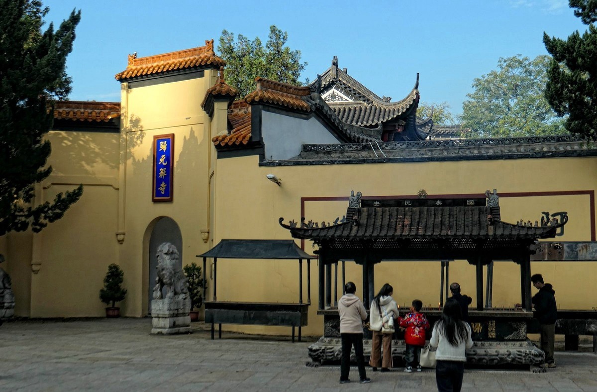 归元寺风光与银杏一