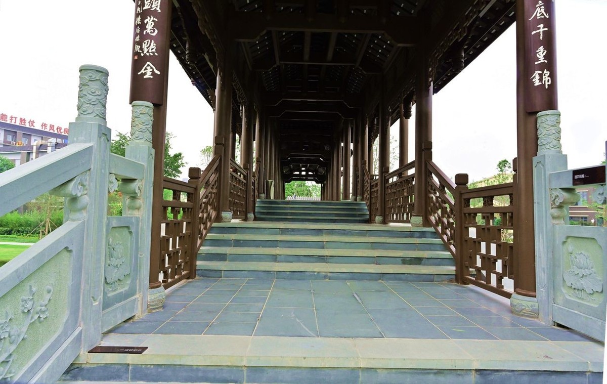 [ 成 都 易 园 ] { 41 }