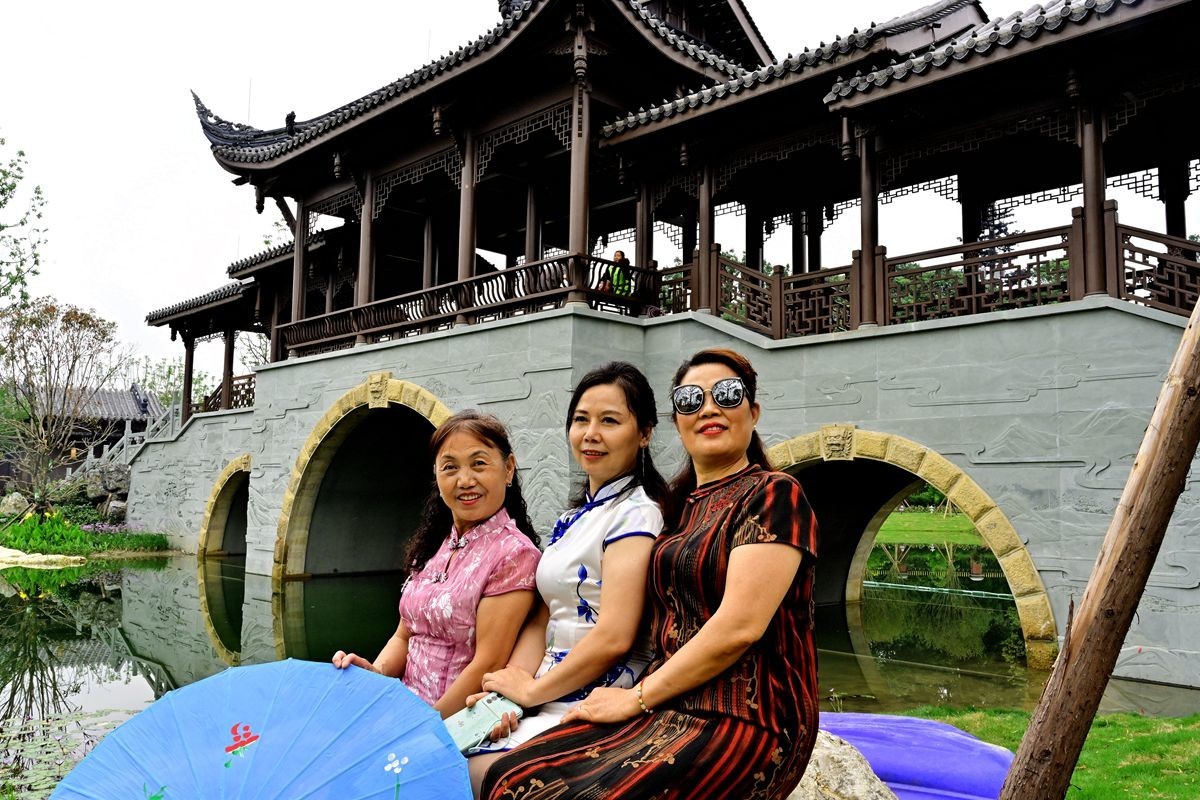 [ 成 都 易 园 ] { 41 }