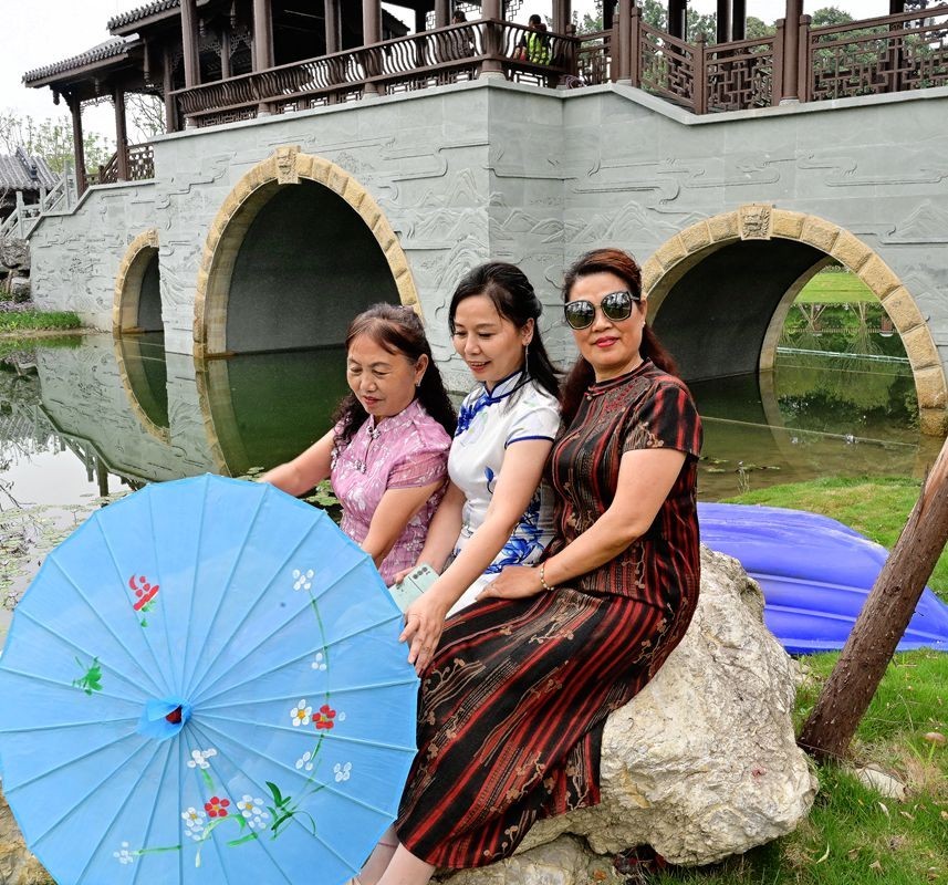 [ 成 都 易 园 ] { 41 }