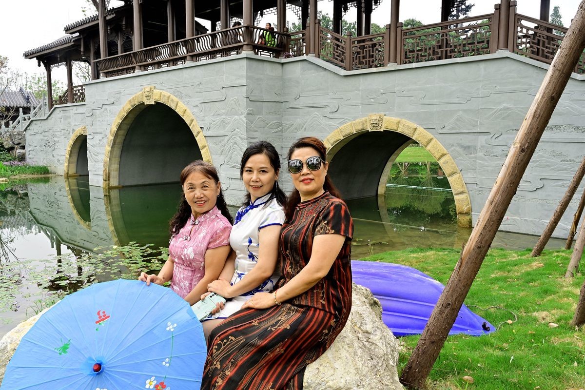 [ 成 都 易 园 ] { 41 }