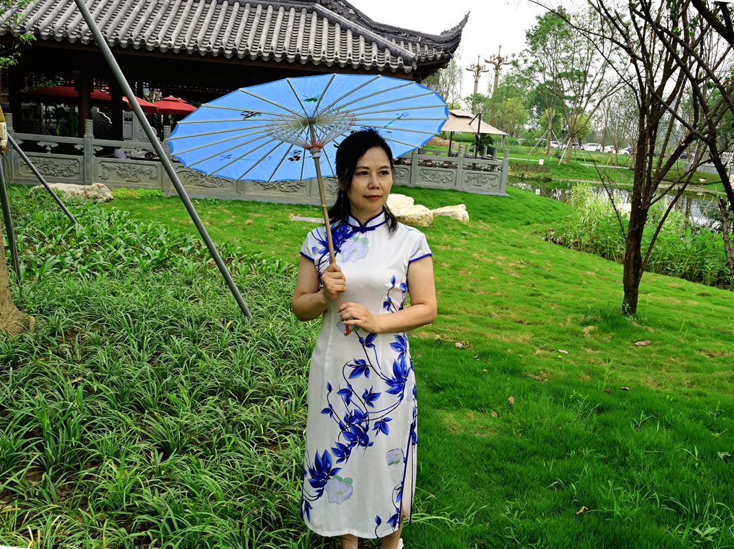 [ 成 都 易 园 ] { 41 }