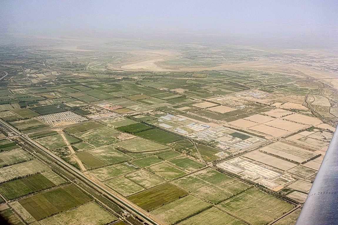 从库尔勒经塔里木到伊宁【2】俯瞰沙漠中的城市.公路