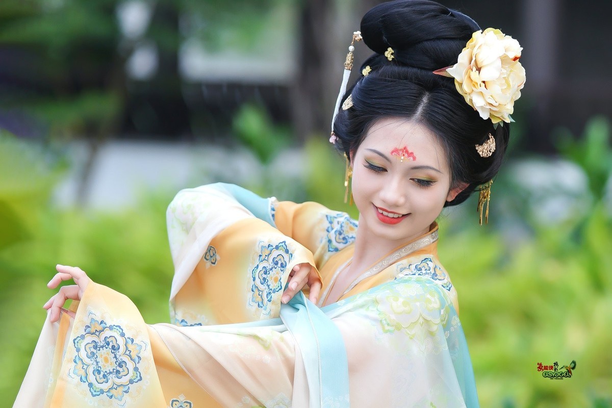 【可爱唐风少女】---小覔