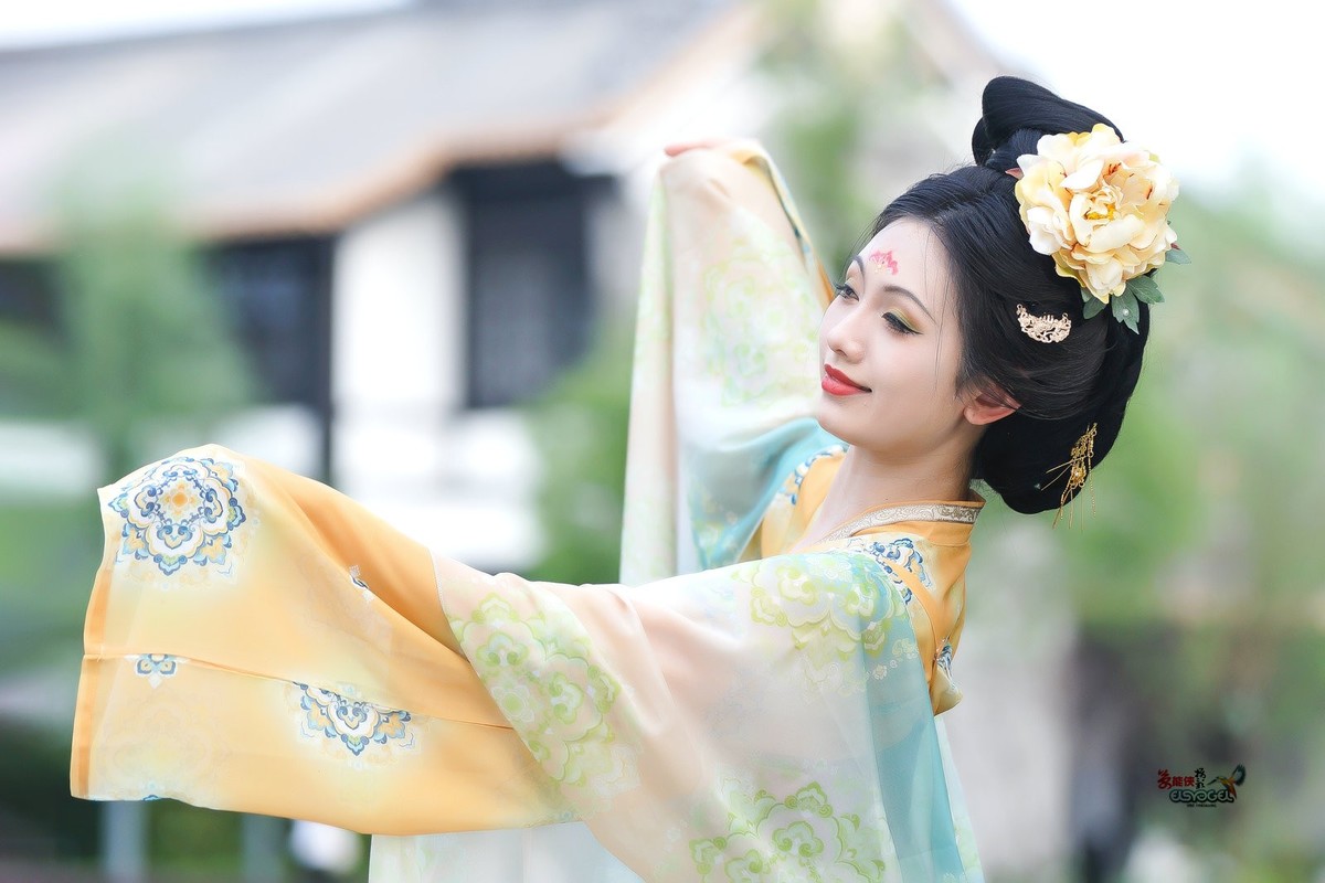 【可爱唐风少女】---小覔