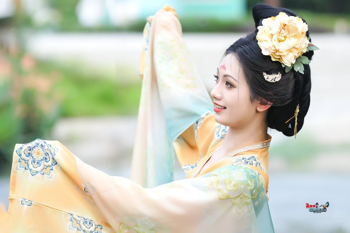 【可爱唐风少女】---小覔