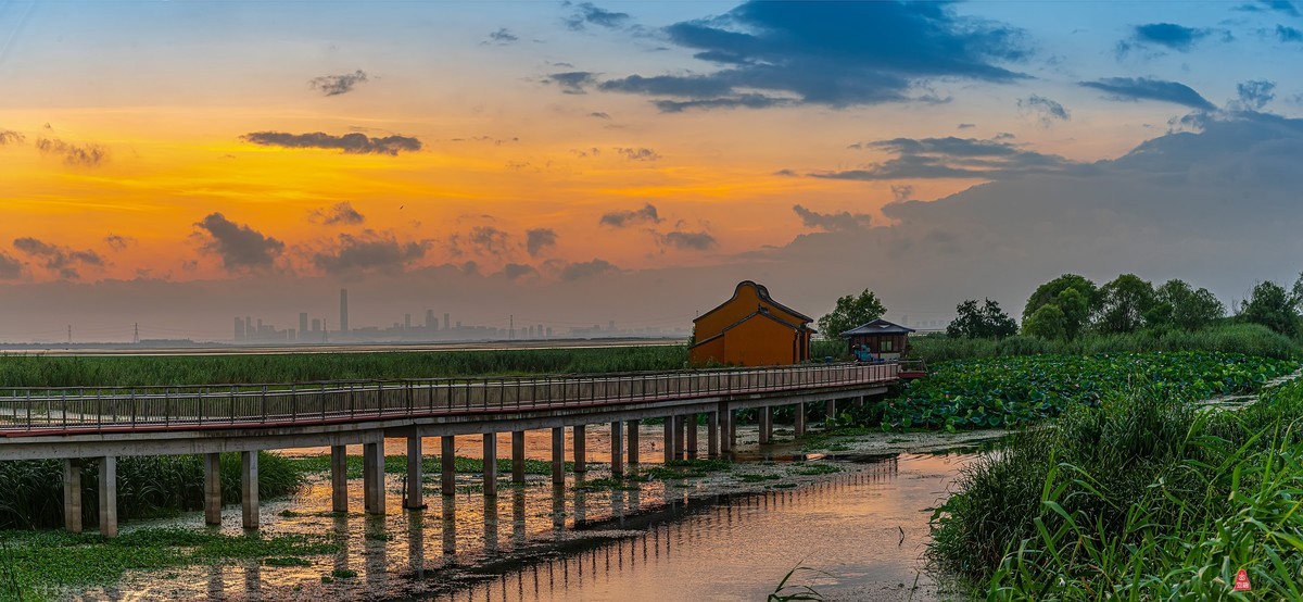 东方红朝霞满天